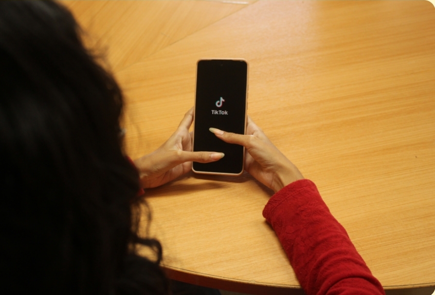 Mulheres e crianças são alvos de ataques no TikTok