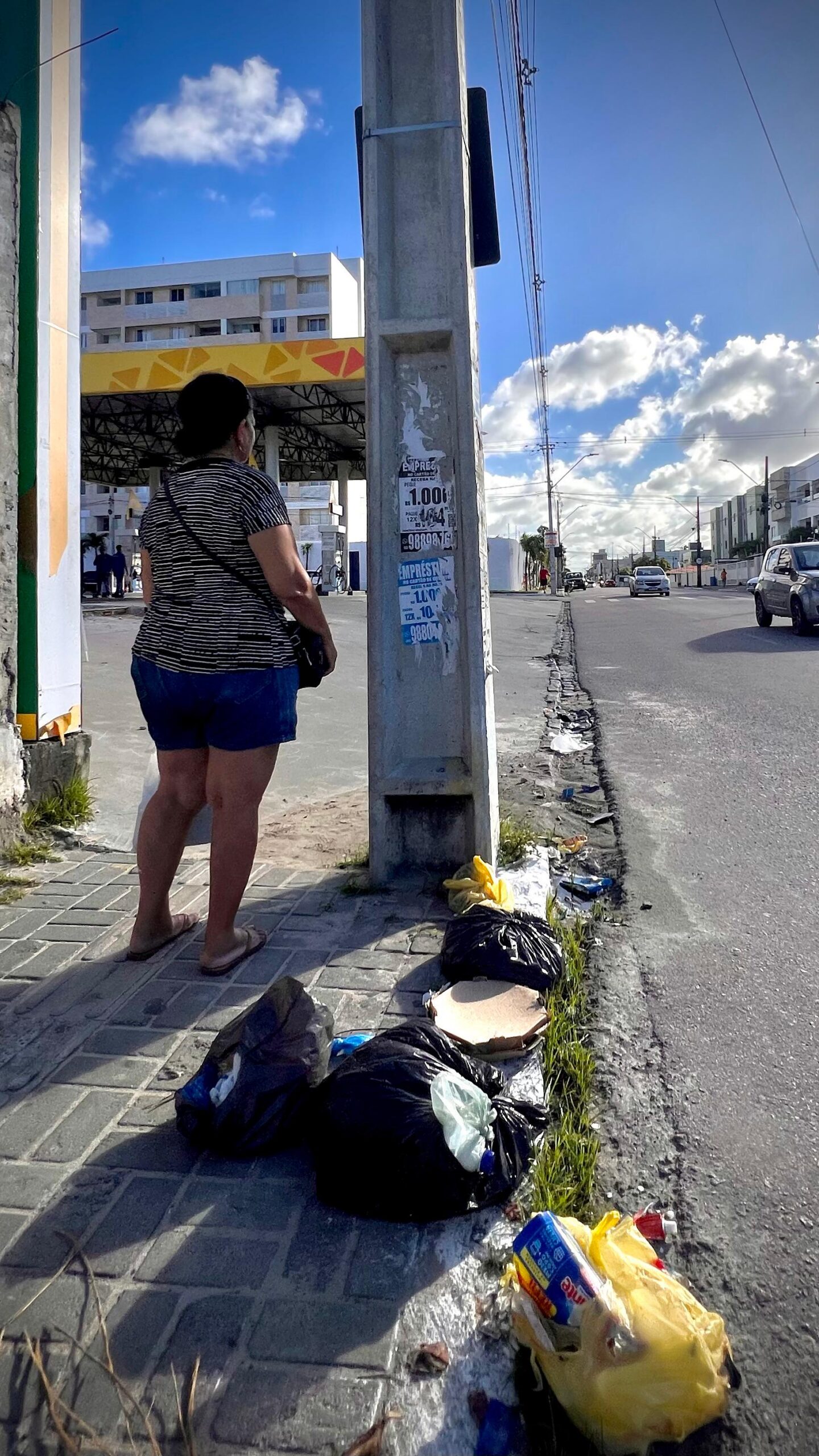 Pontos de ônibus da capital são também pontos de discriminação social